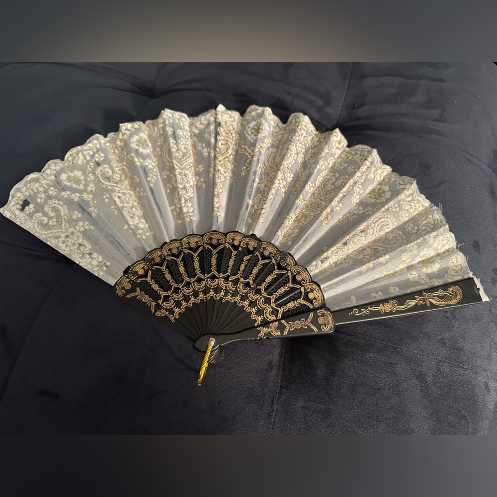 Elegant Black and Gold Lace Fan